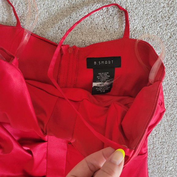 Red mini dress with bow. - Picture 3 of 3